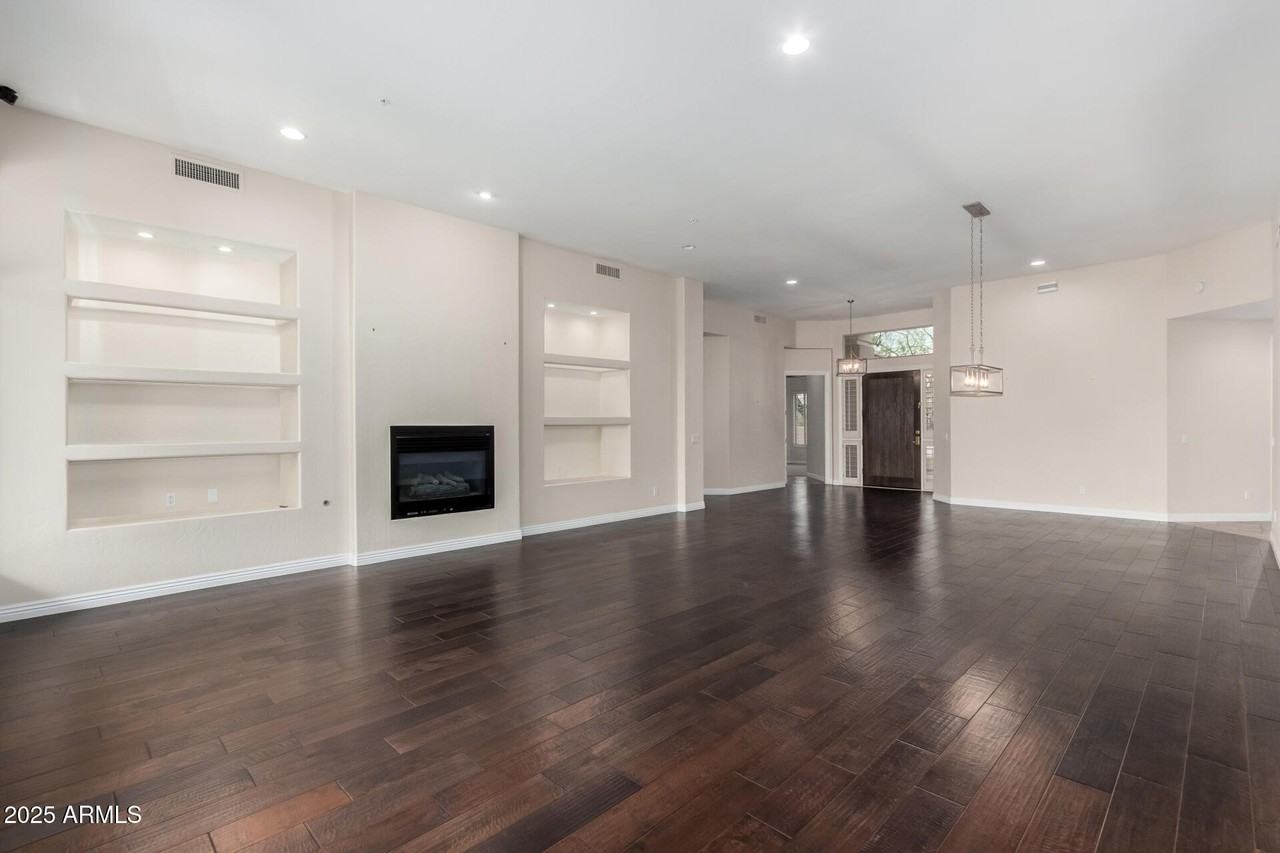 8317 E Feathersong Ln - Photo 7 of 20
