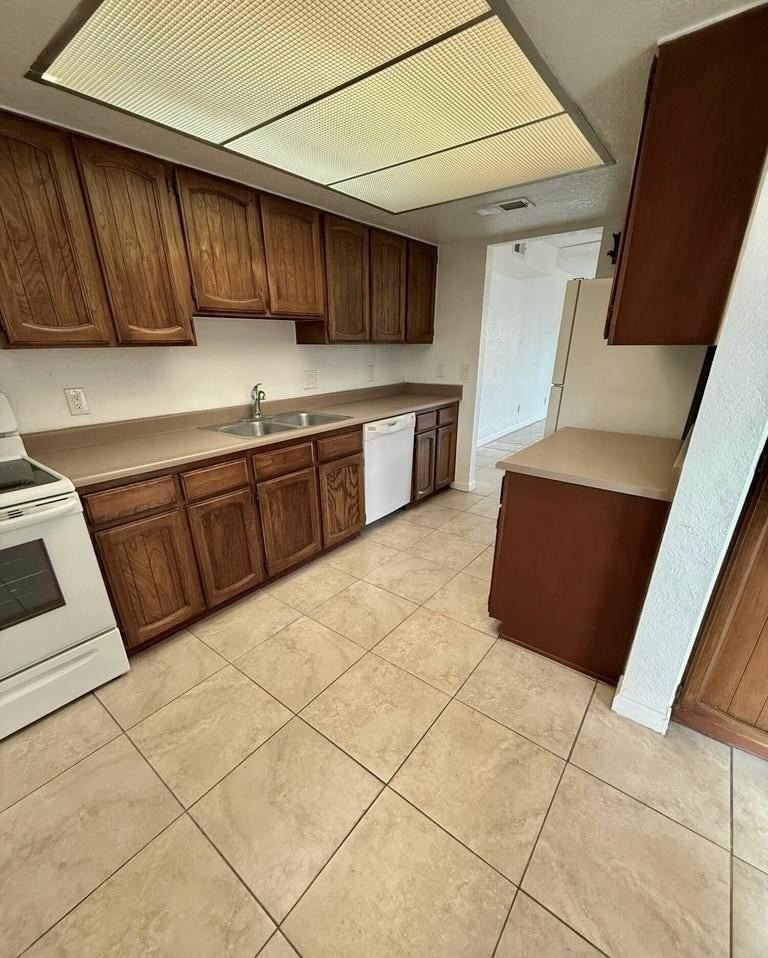 1510 E 26th Ln #2 - Photo 5 of 12
