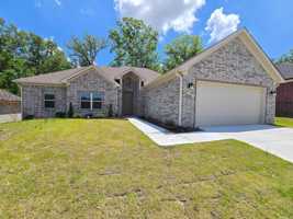 featured image of 5009 Springwood Cir