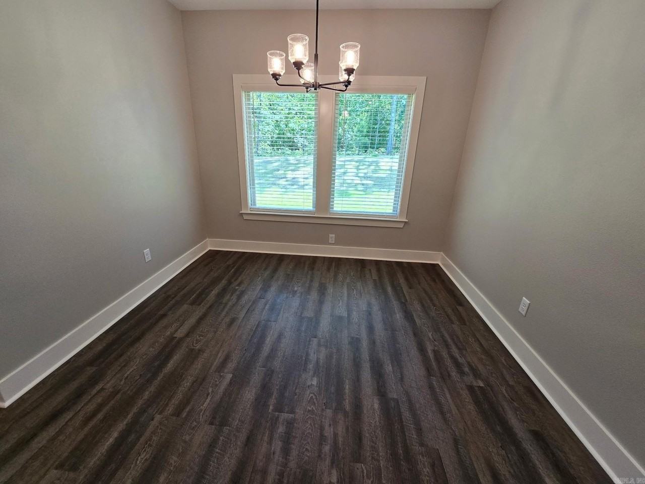 5009 Springwood Cir - Photo 4 of 16