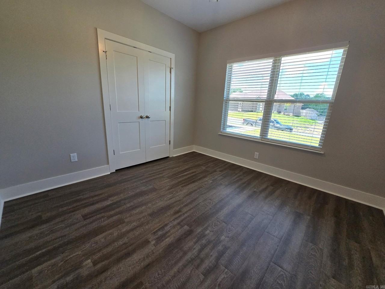 5009 Springwood Cir - Photo 5 of 16
