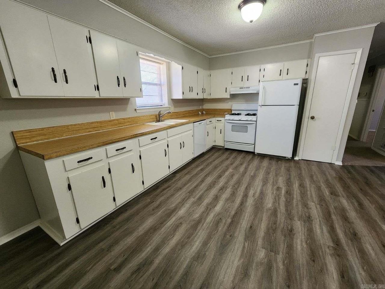 6938 Congo Rd - Photo 2 of 13