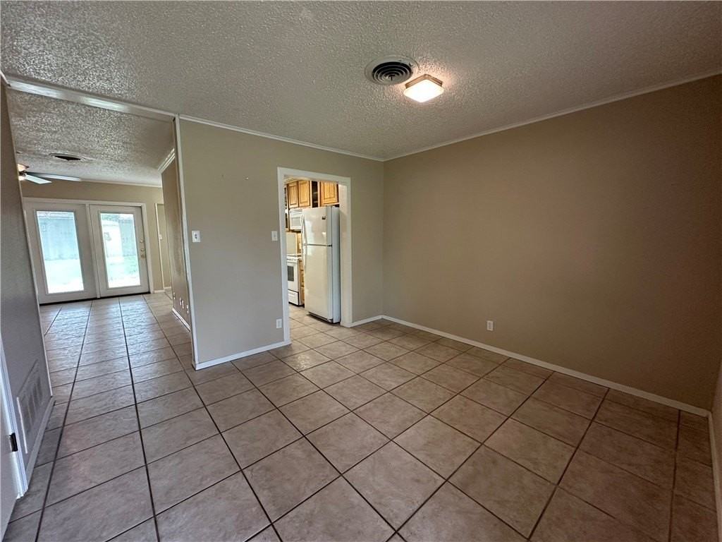 1237 Denver St - Photo 2 of 19