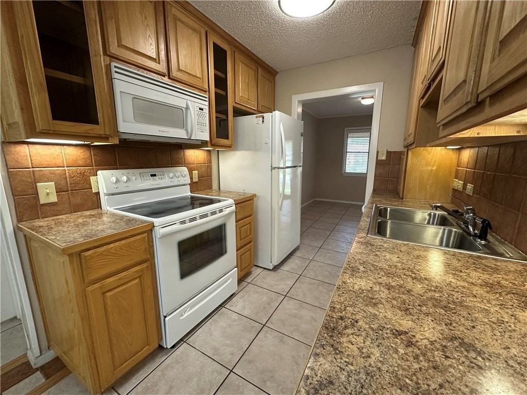 1237 Denver St - Photo 5 of 19