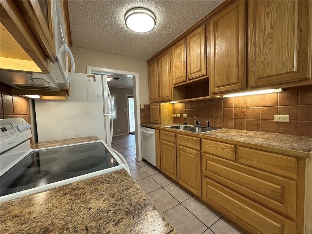 1237 Denver St - Photo 6 of 19