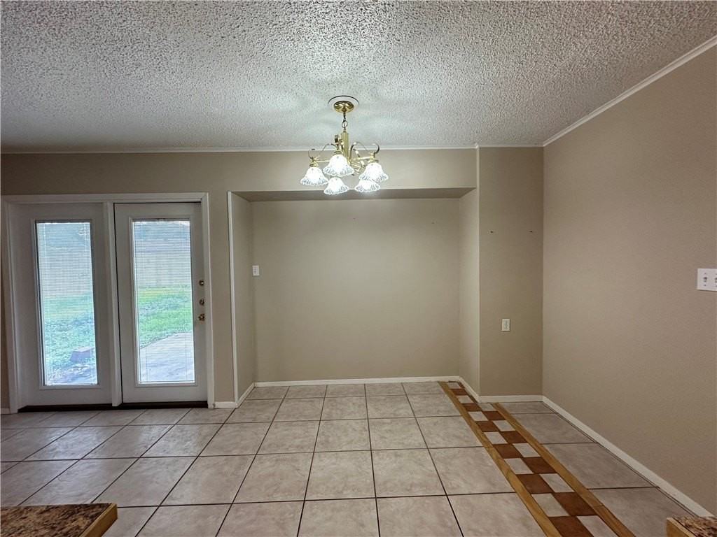 1237 Denver St - Photo 7 of 19