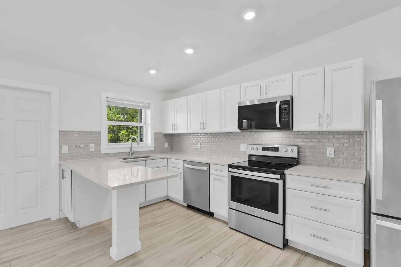 127 Monroe Dr #1 - Photo 3 of 19