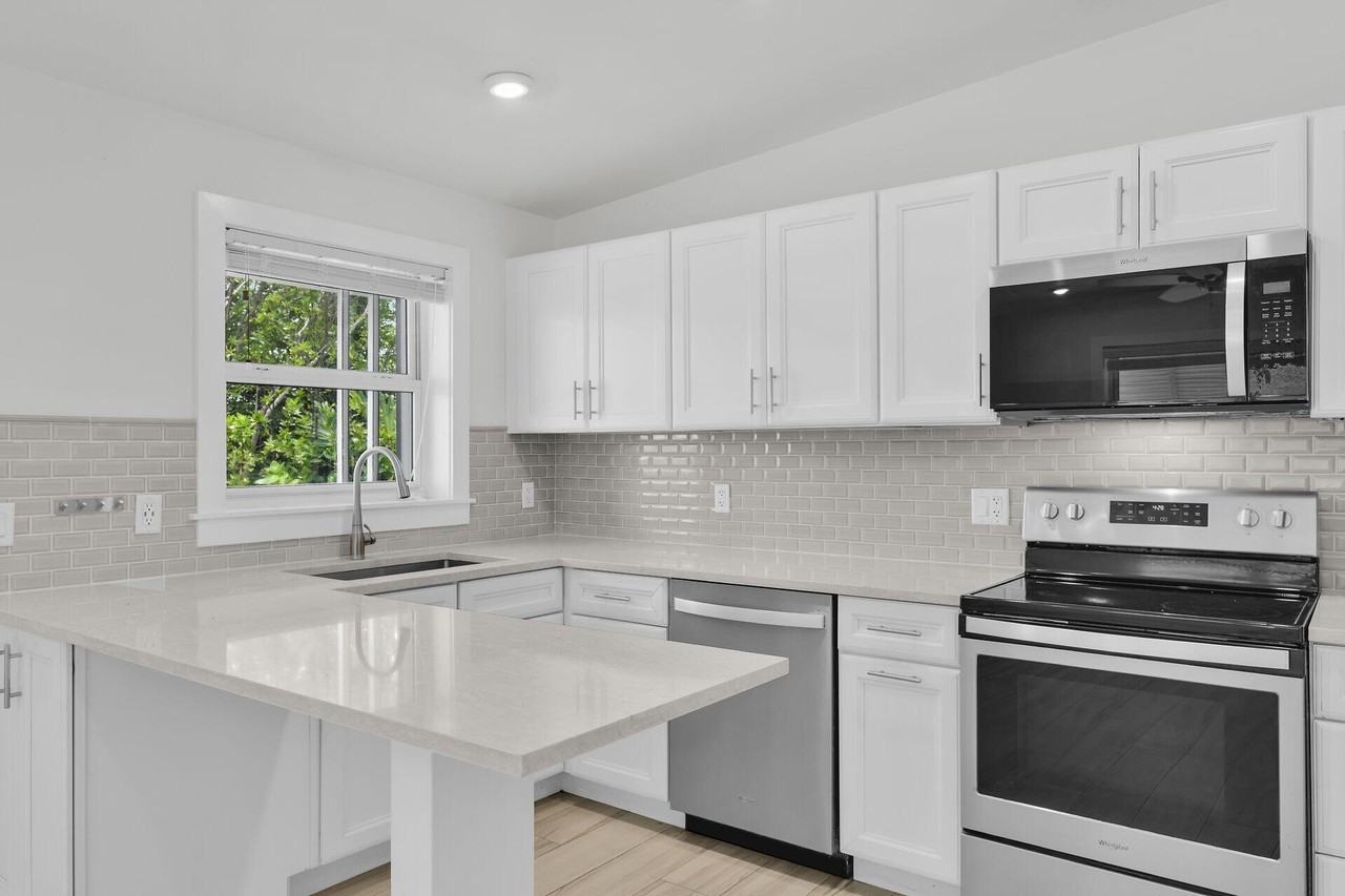 127 Monroe Dr #1 - Photo 4 of 19