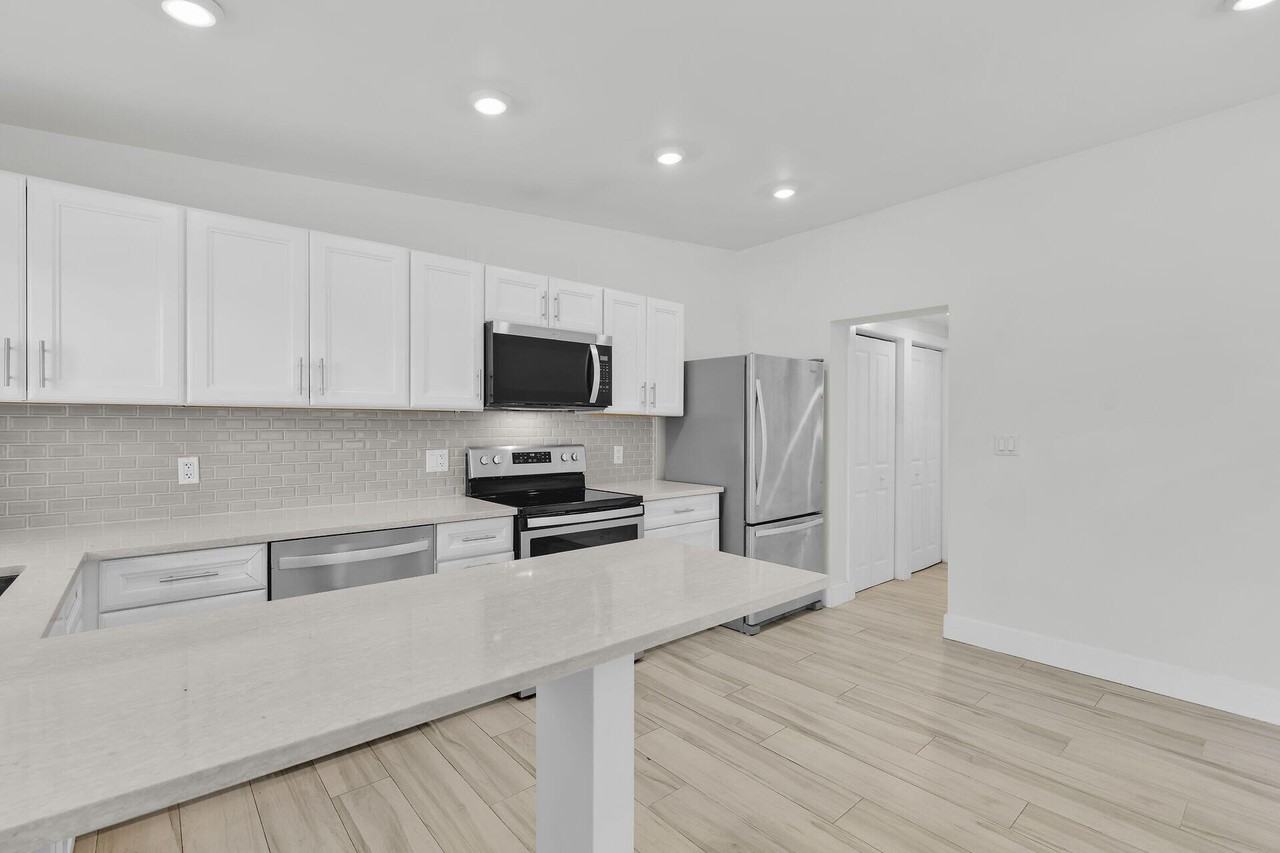 127 Monroe Dr #1 - Photo 5 of 19