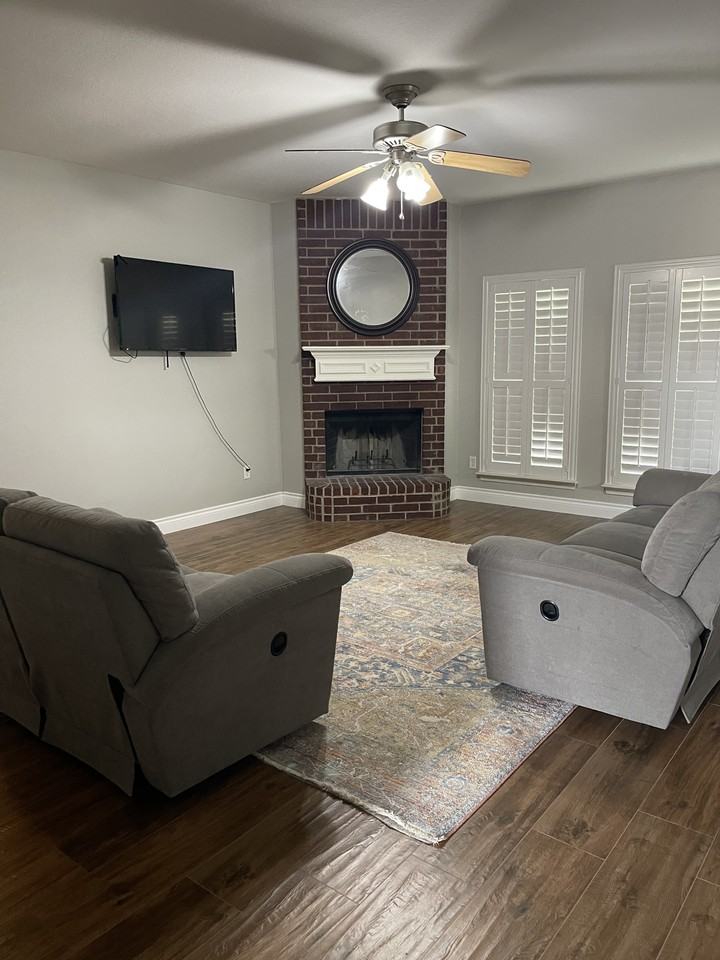 5025 Bayberry Dr #1 - Photo 4 of 50