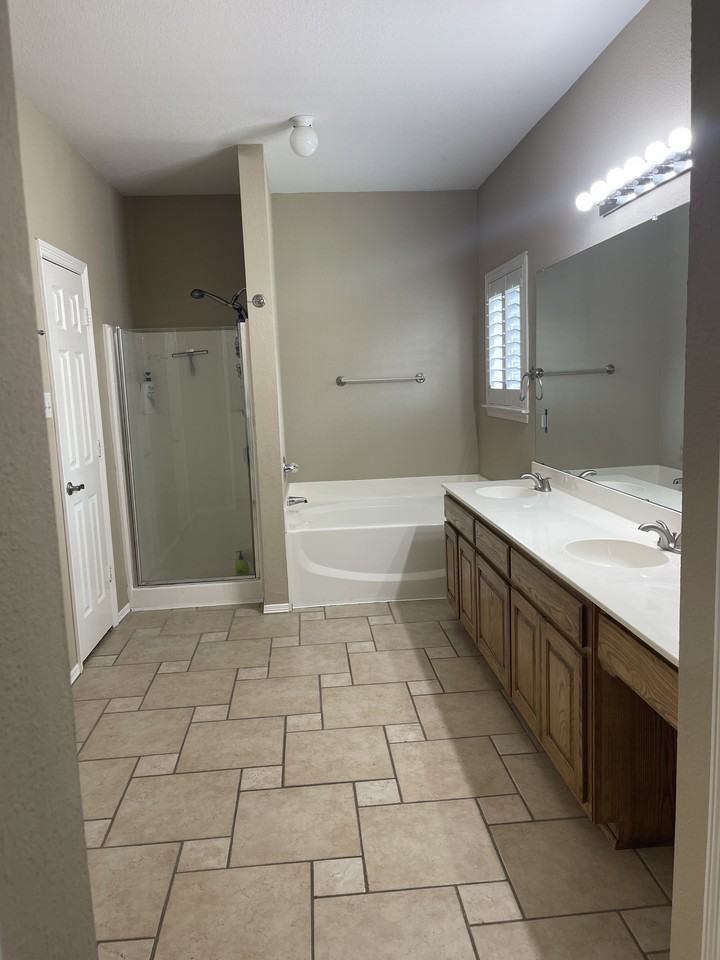 5025 Bayberry Dr #1 - Photo 5 of 50
