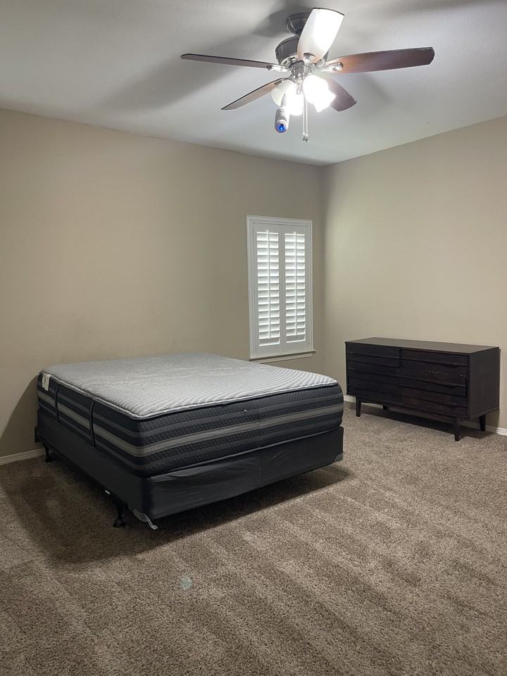 5025 Bayberry Dr #1 - Photo 7 of 50