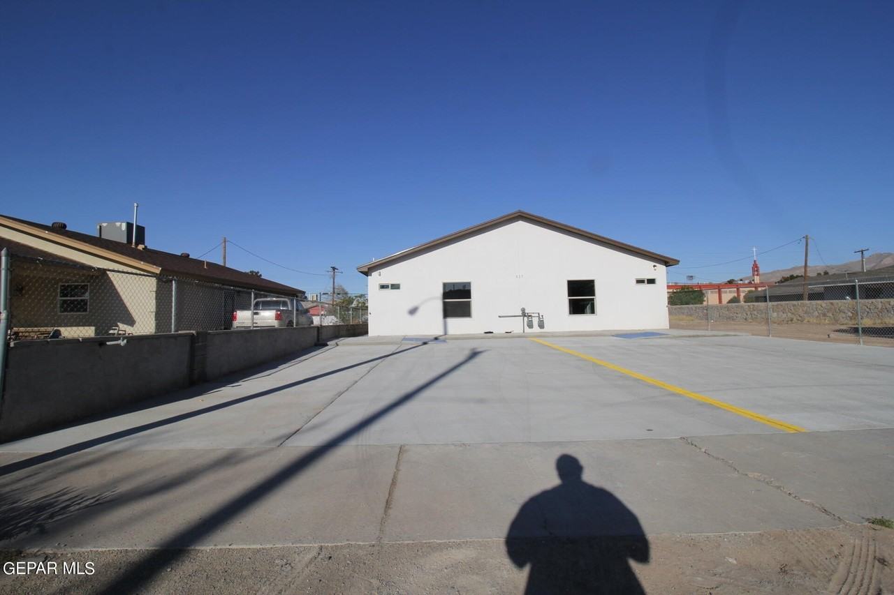 517 Val Verde St #B - Photo 2 of 50