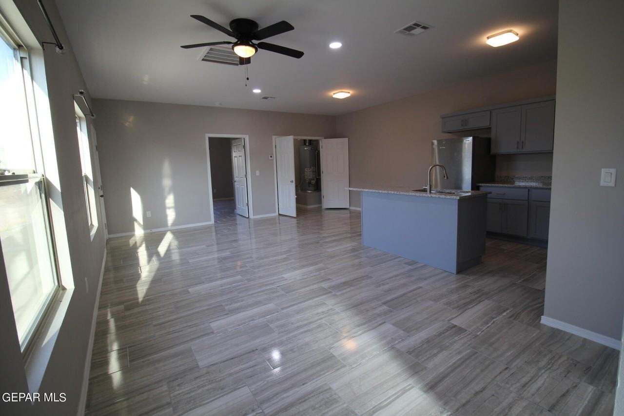 517 Val Verde St #B - Photo 3 of 50