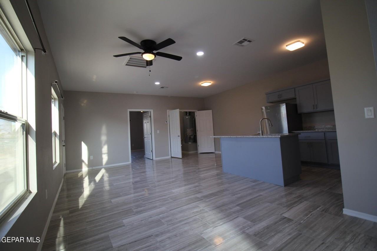 517 Val Verde St #B - Photo 4 of 50