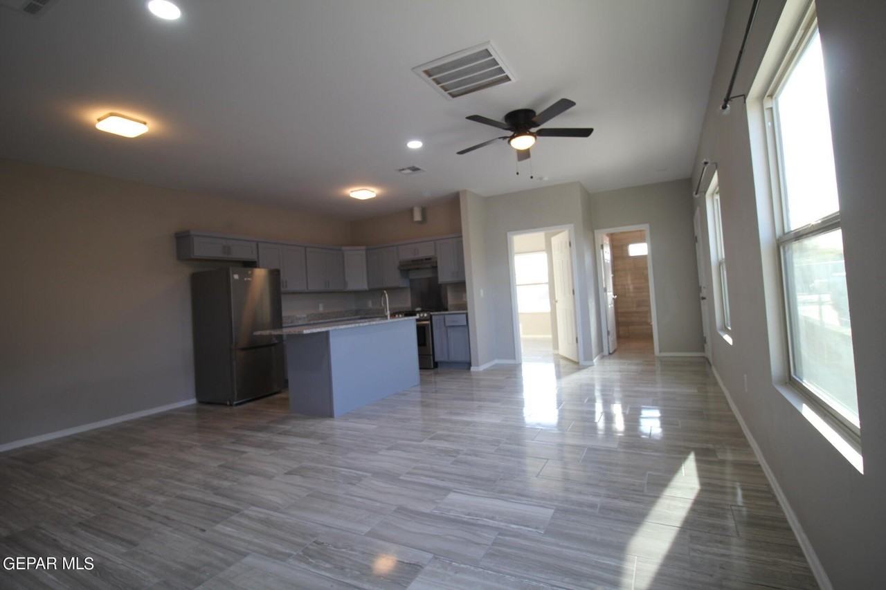 517 Val Verde St #B - Photo 5 of 50