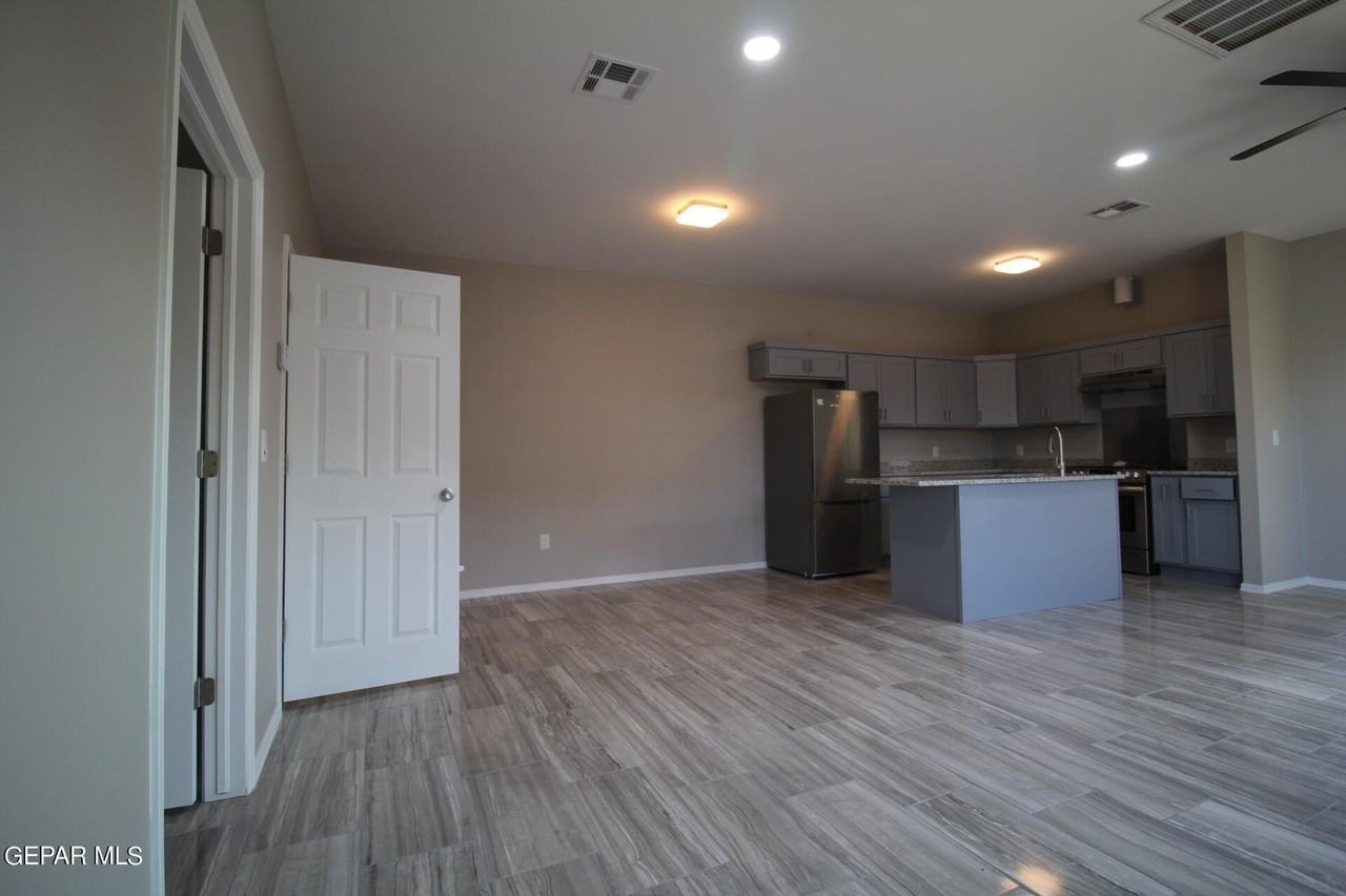 517 Val Verde St #B - Photo 6 of 50