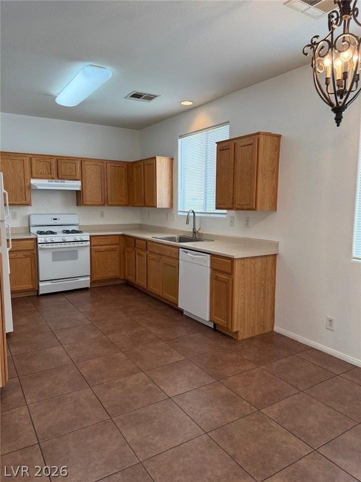 1260 Oak Village Ave - Photo 3 of 16
