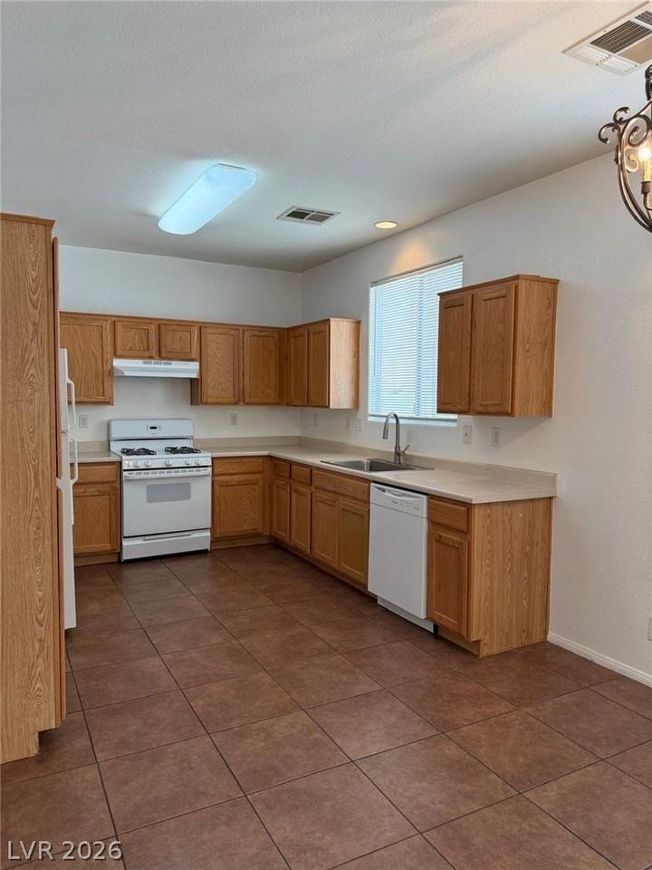 1260 Oak Village Ave - Photo 4 of 16