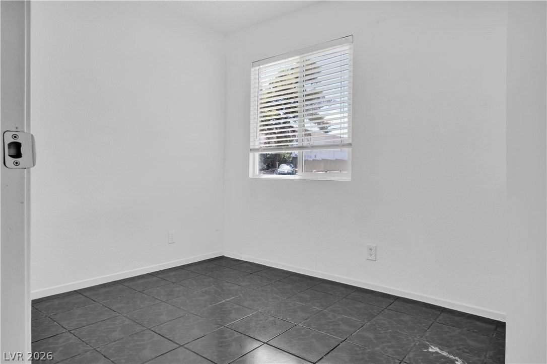 25 Gold Bar Ct #B - Photo 3 of 11
