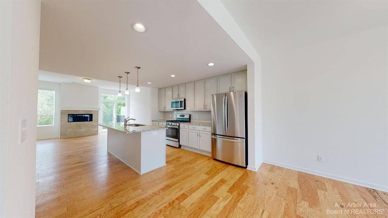 2741 Bristol Ridge Dr - Photo 3 of 32
