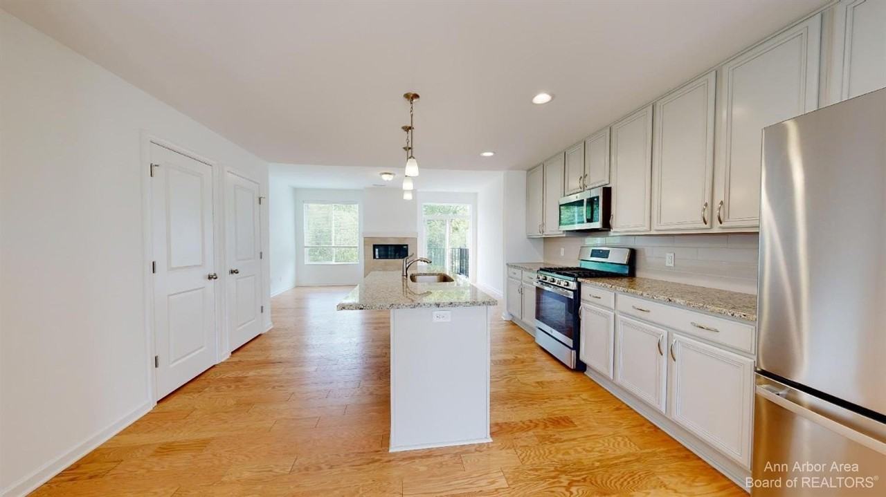 2741 Bristol Ridge Dr - Photo 4 of 32