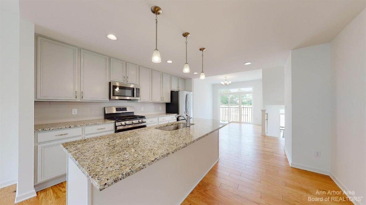 2741 Bristol Ridge Dr - Photo 5 of 32