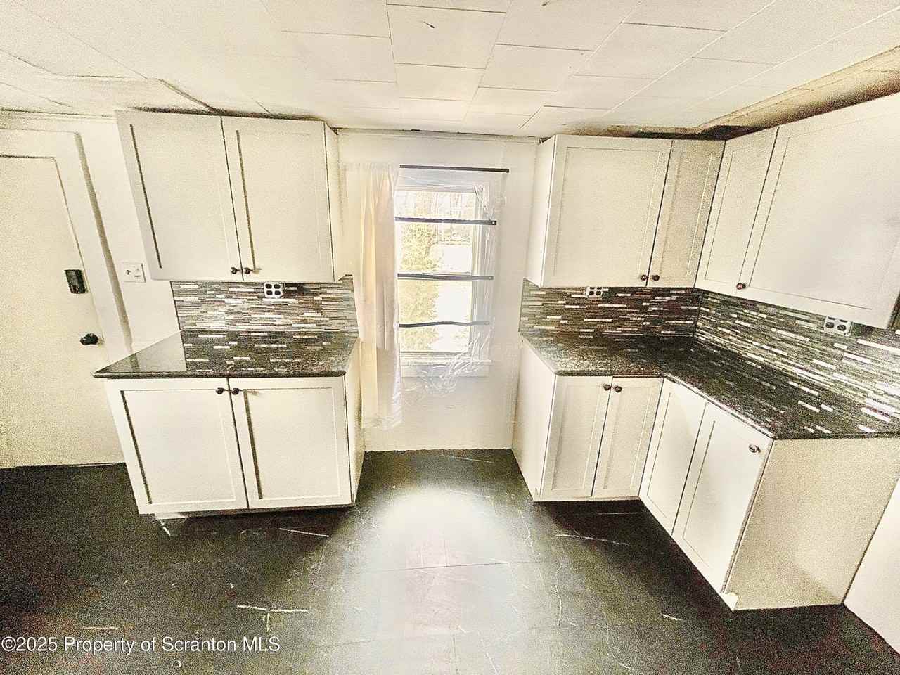 169 E Pine St - Photo 3 of 31