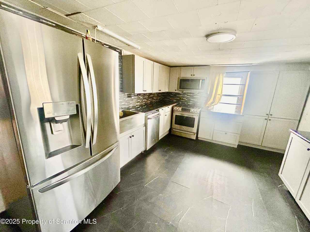169 E Pine St - Photo 4 of 31