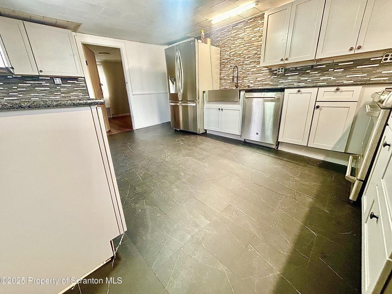 169 E Pine St - Photo 5 of 31