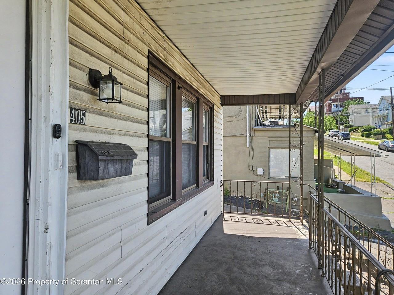 405 Fig St - Photo 2 of 13