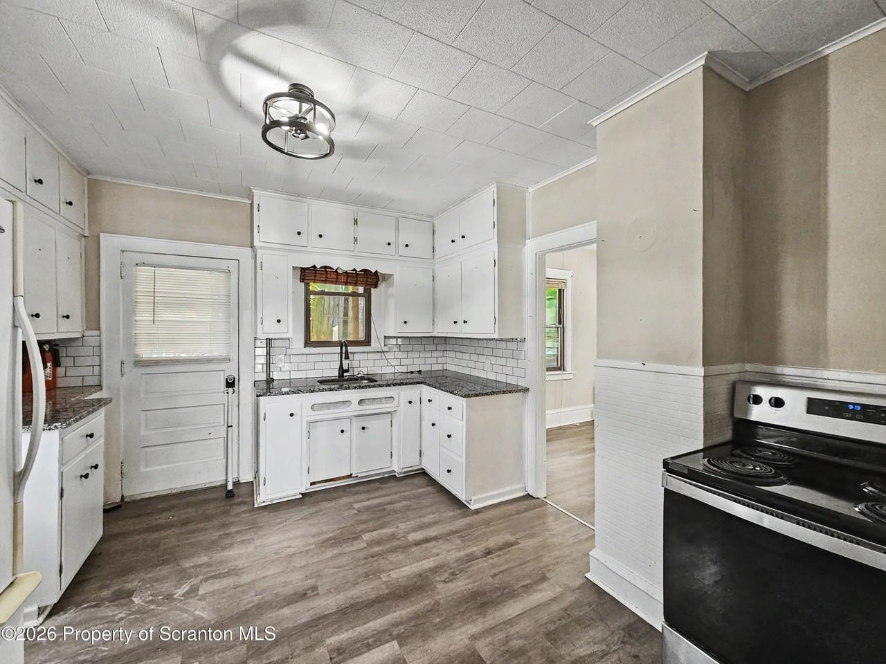 405 Fig St - Photo 3 of 13