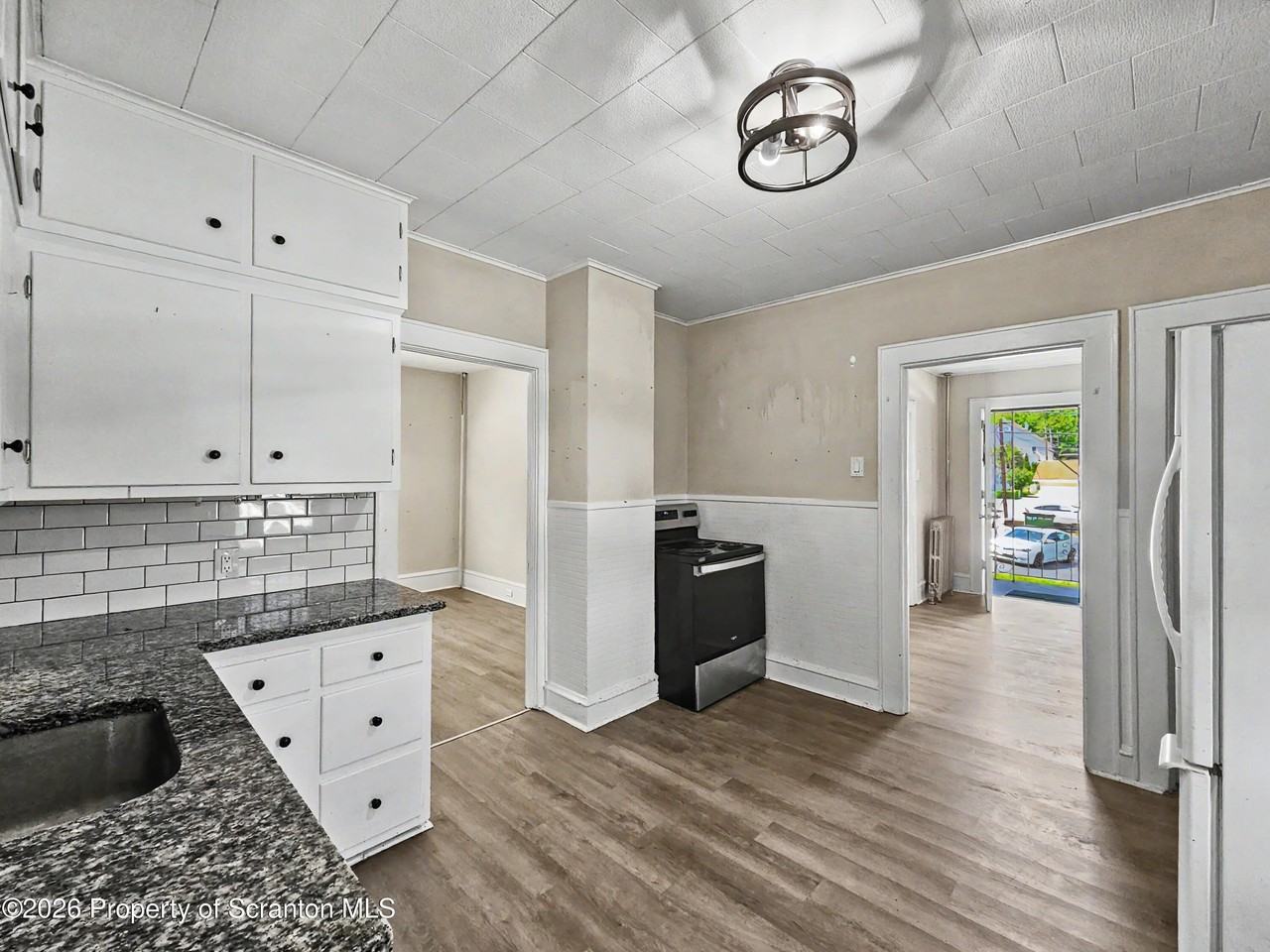 405 Fig St - Photo 4 of 13