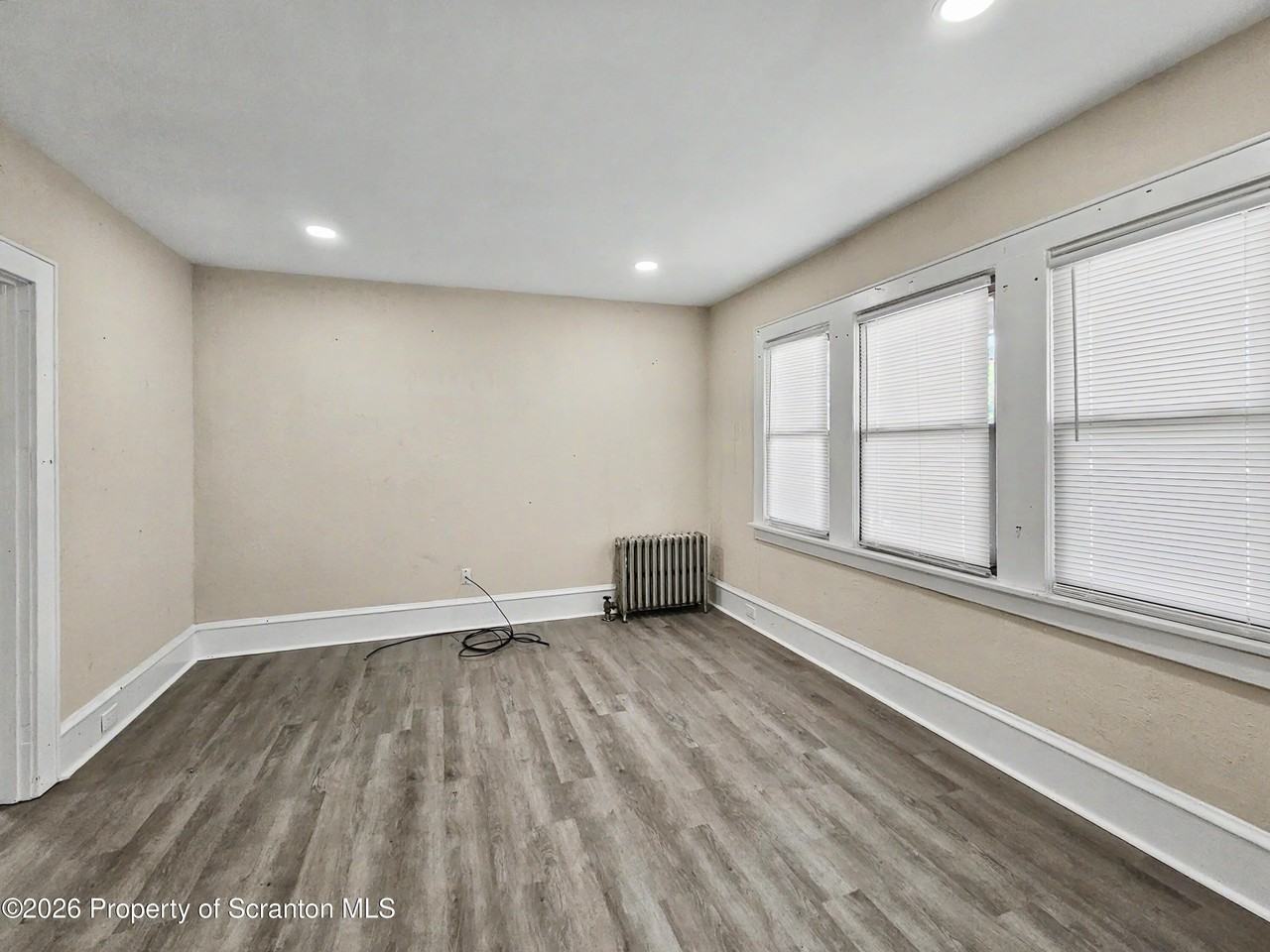 405 Fig St - Photo 6 of 13