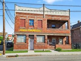 featured image of 1301 Main St #A
