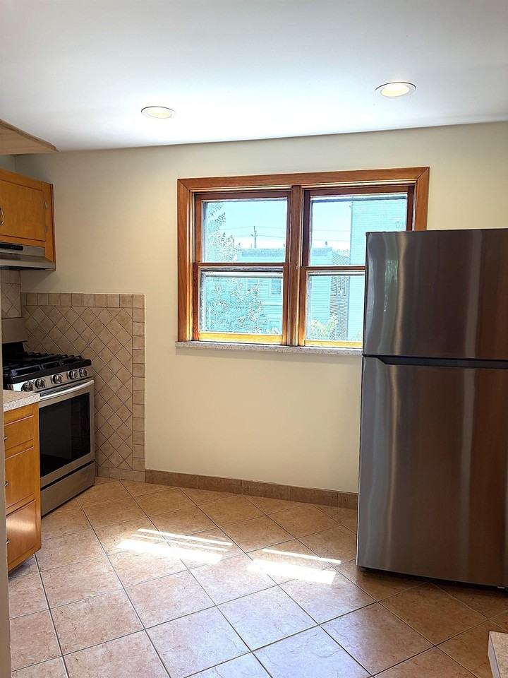 314 Webster Ave #2 - Photo 6 of 16