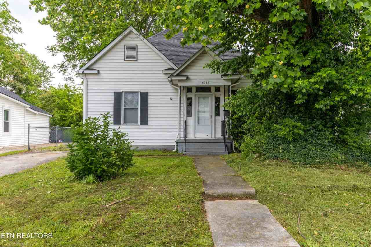 2638 Barton St - Photo 2 of 26
