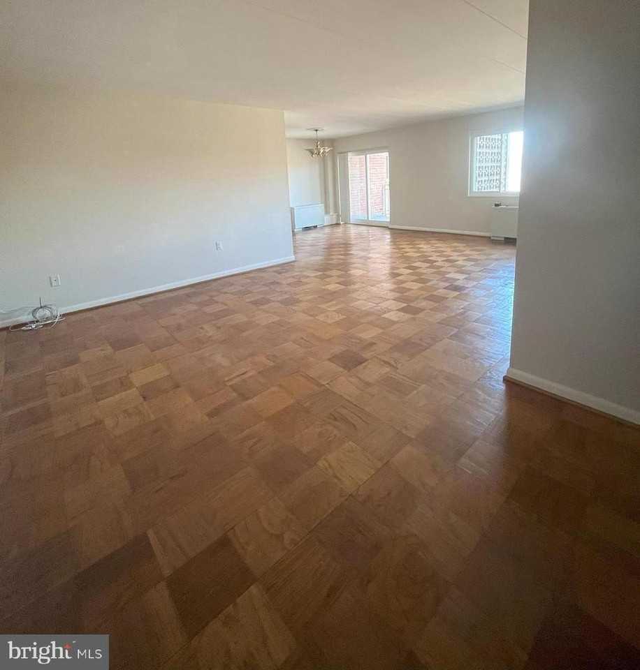 4800 Chevy Chase Dr - Photo 5 of 23