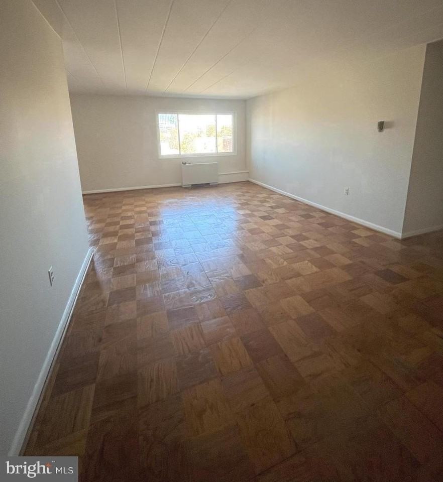 4800 Chevy Chase Dr - Photo 6 of 23