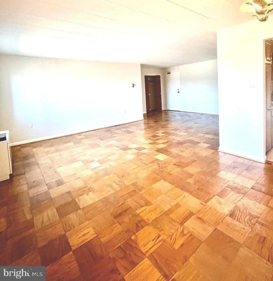 4800 Chevy Chase Dr - Photo 7 of 23