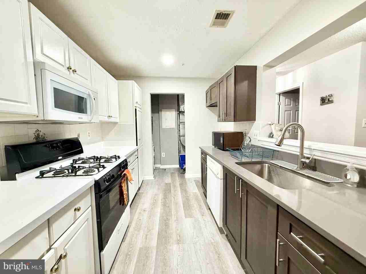 10019 Vanderbilt Cir - Photo 5 of 22