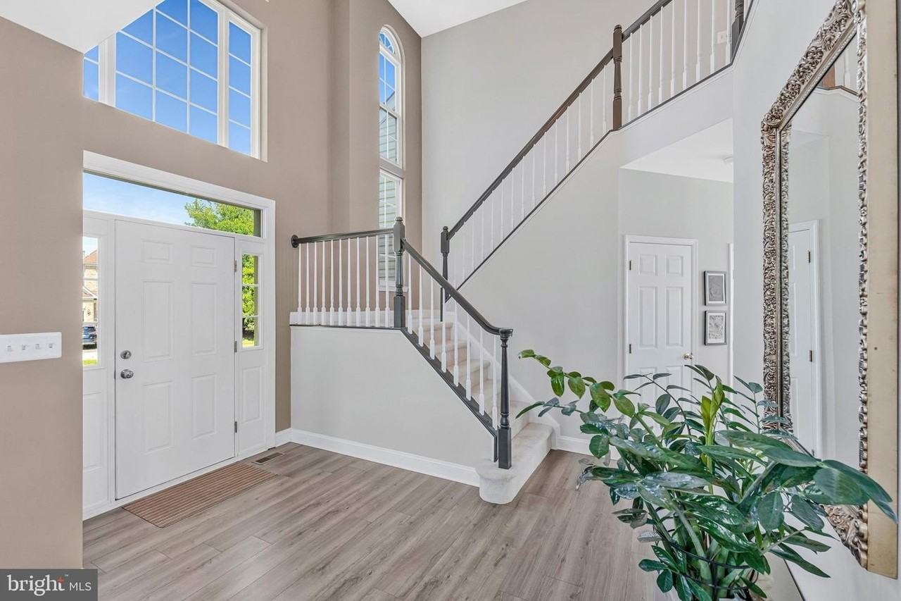 611 Curtin Pl Se - Photo 3 of 42