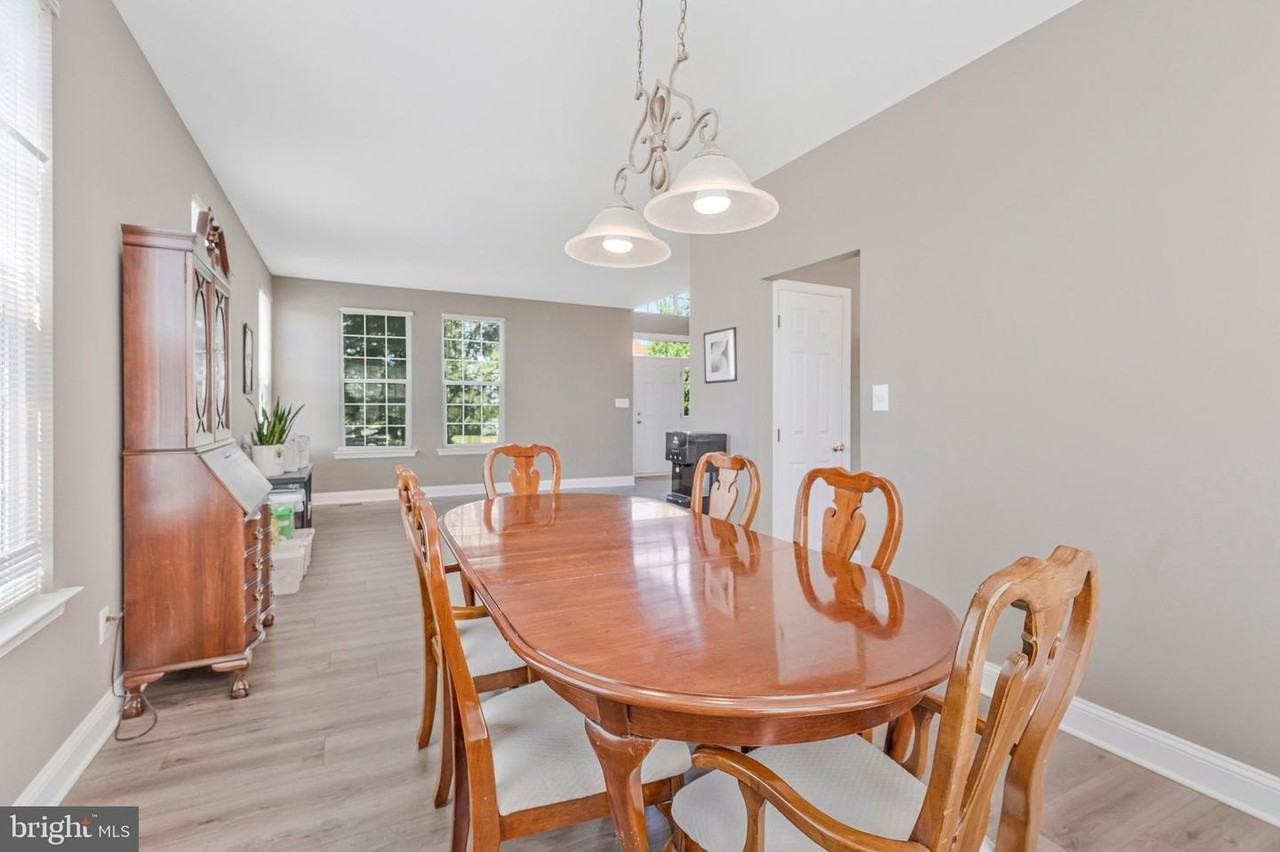 611 Curtin Pl Se - Photo 5 of 42