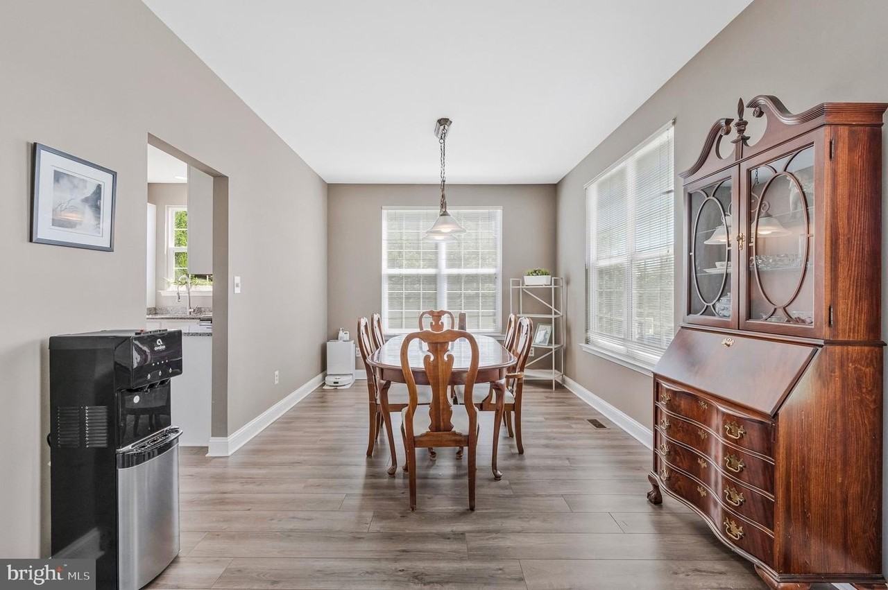 611 Curtin Pl Se - Photo 7 of 42
