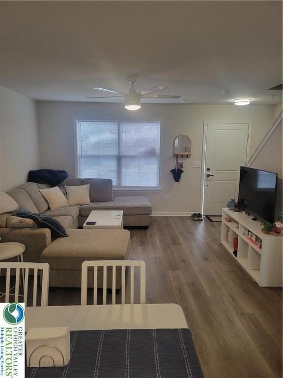 328 E Frankford St - Photo 4 of 18