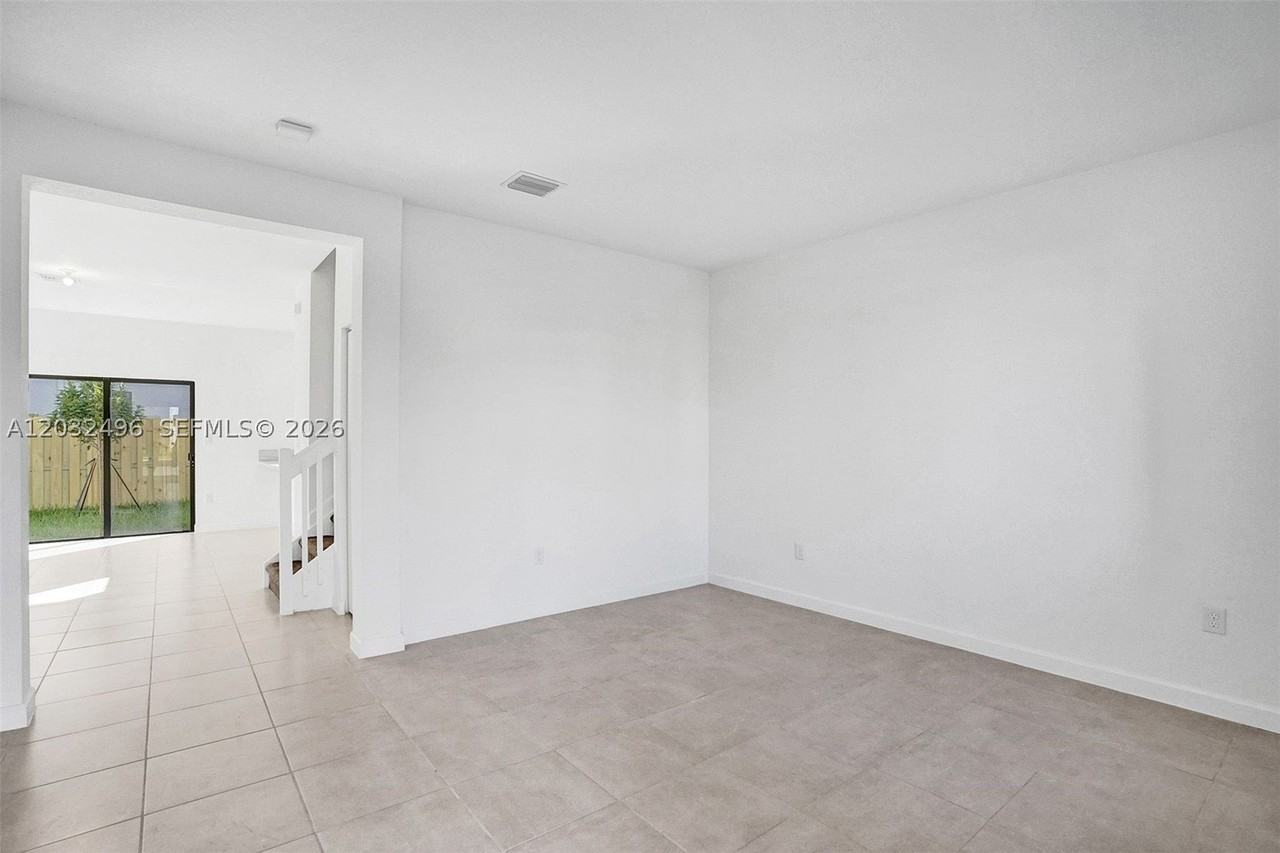 2542 Se 29th St #2542 - Photo 6 of 33
