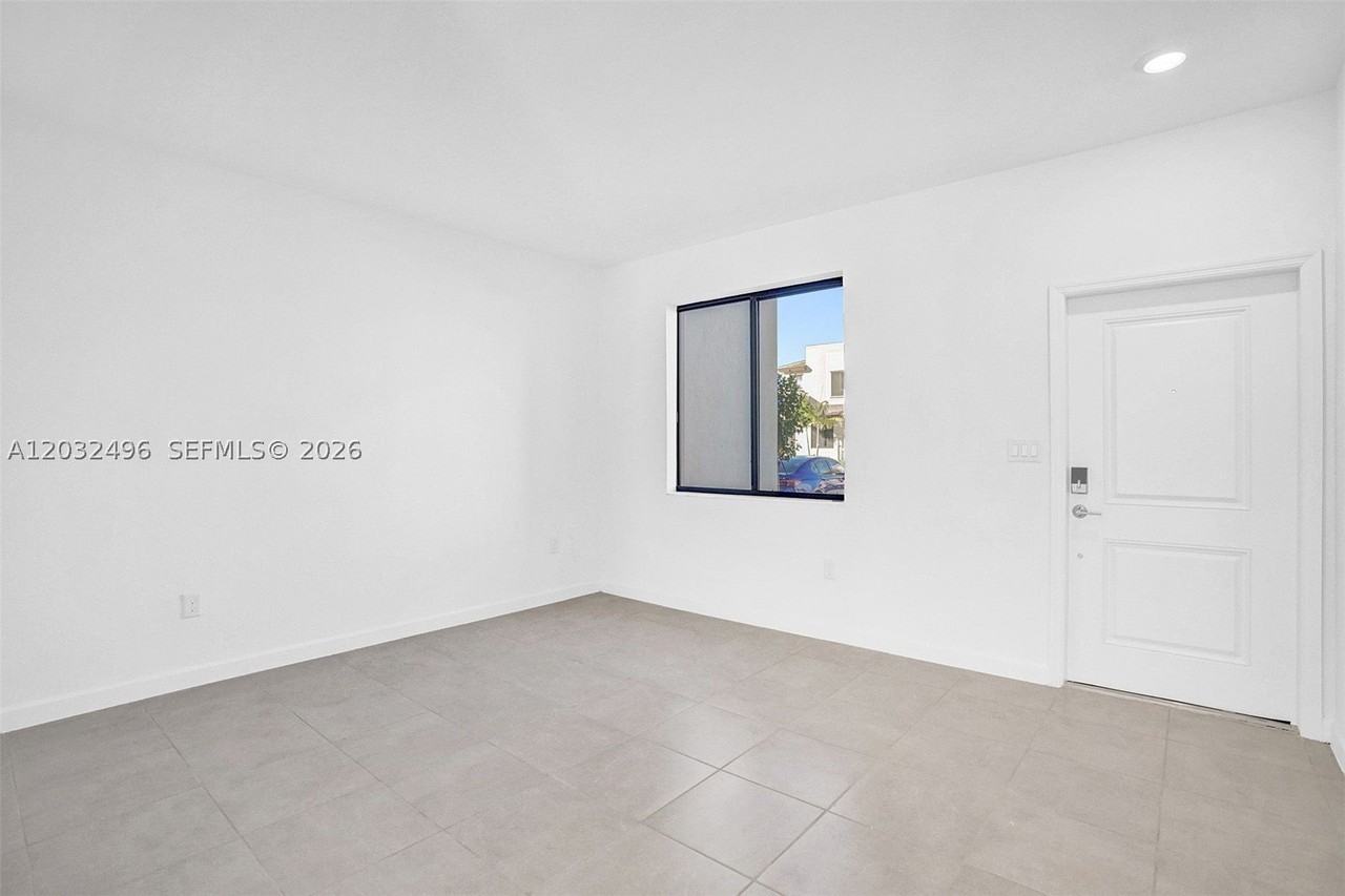2542 Se 29th St #2542 - Photo 7 of 33