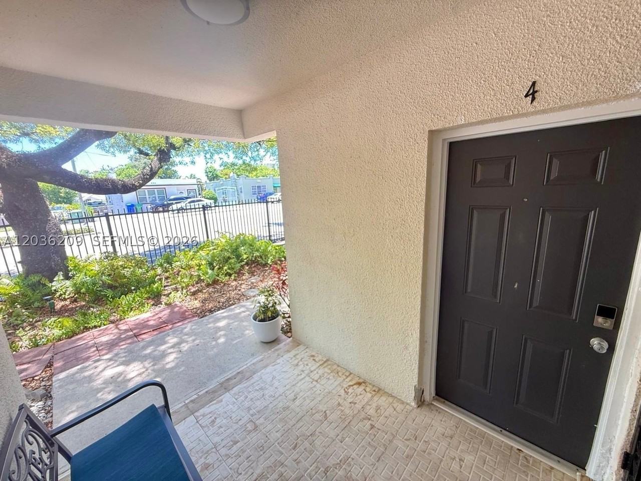 1910 Sw 17th Ave #4 - Photo 3 of 13