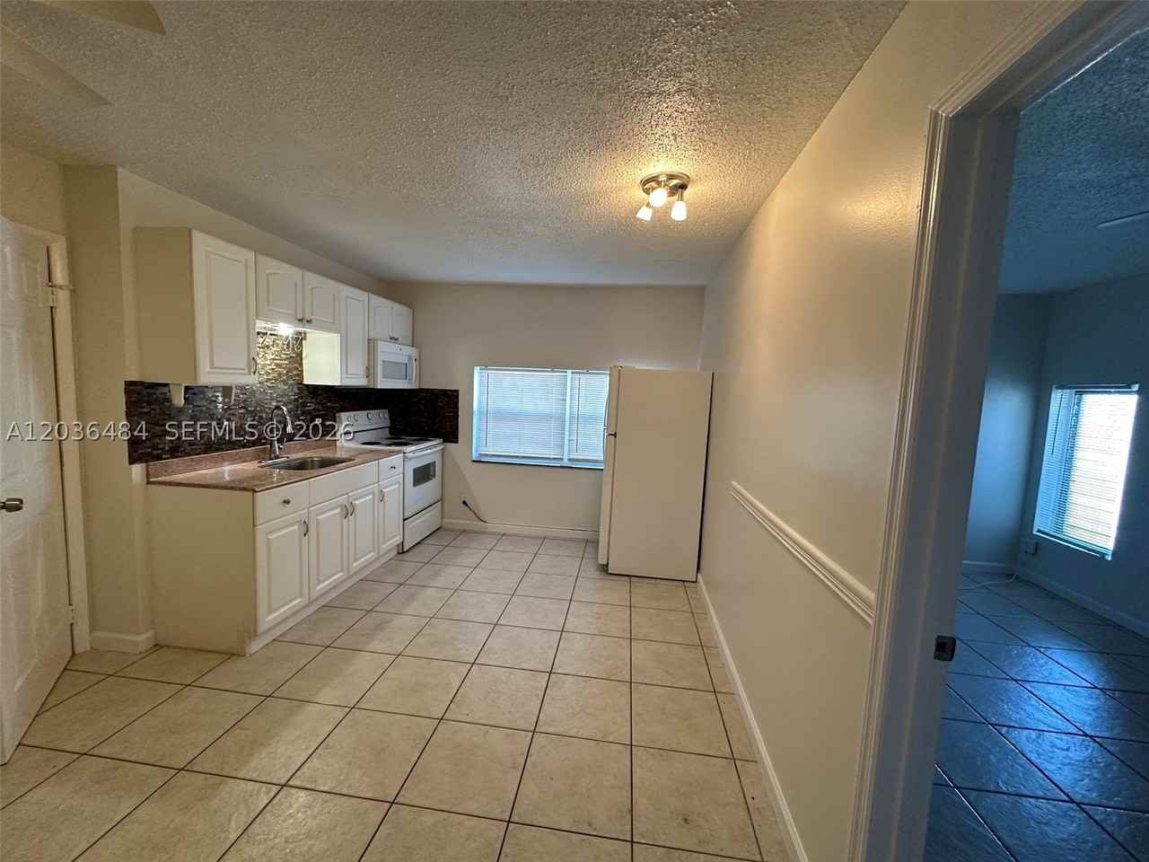 1245 Ne 15th Ave #B - Photo 2 of 10