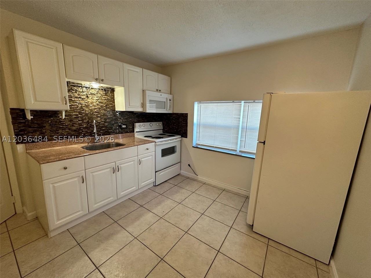 1245 Ne 15th Ave #B - Photo 3 of 10